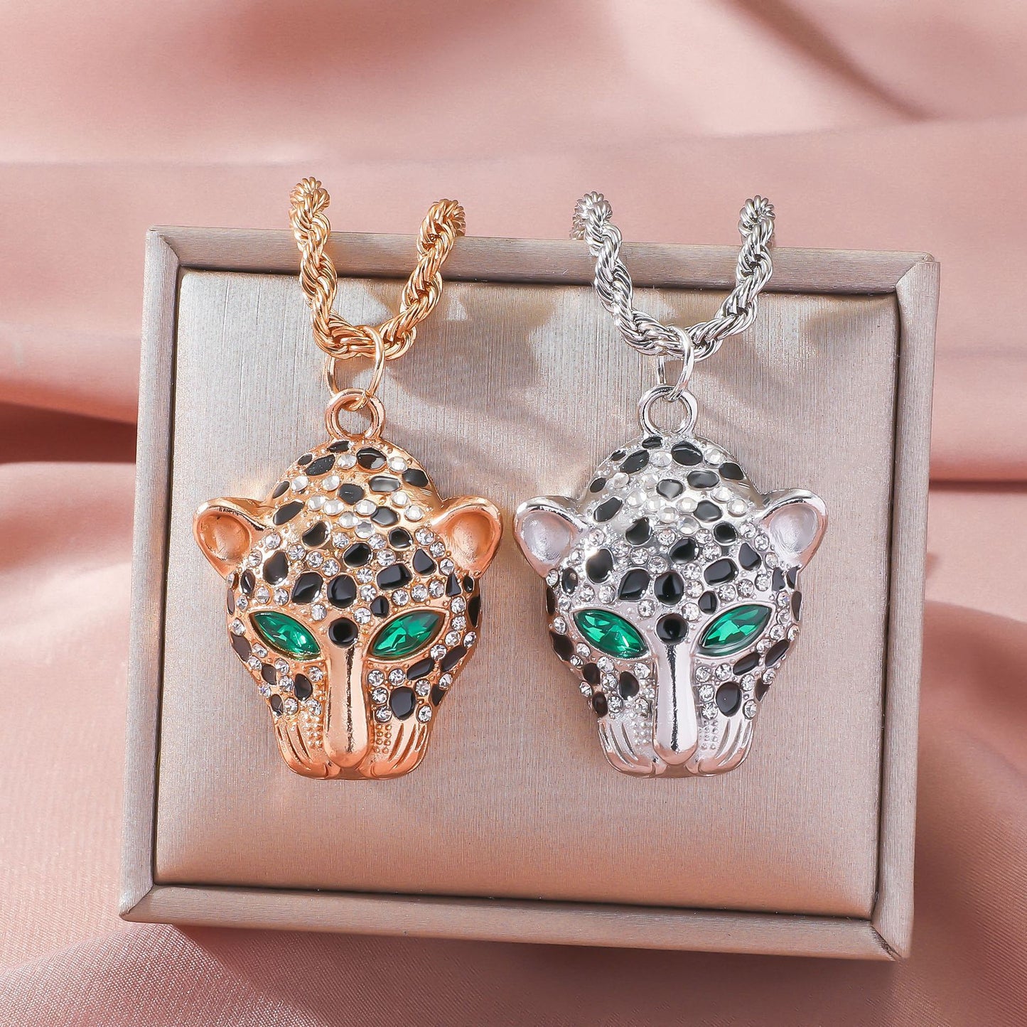 Shining Leopard Water Diamond Inlaid Necklace