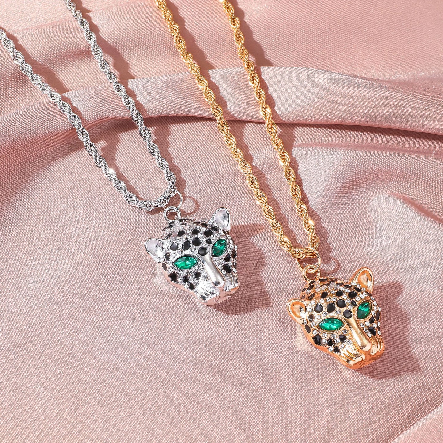 Shining Leopard Water Diamond Inlaid Necklace