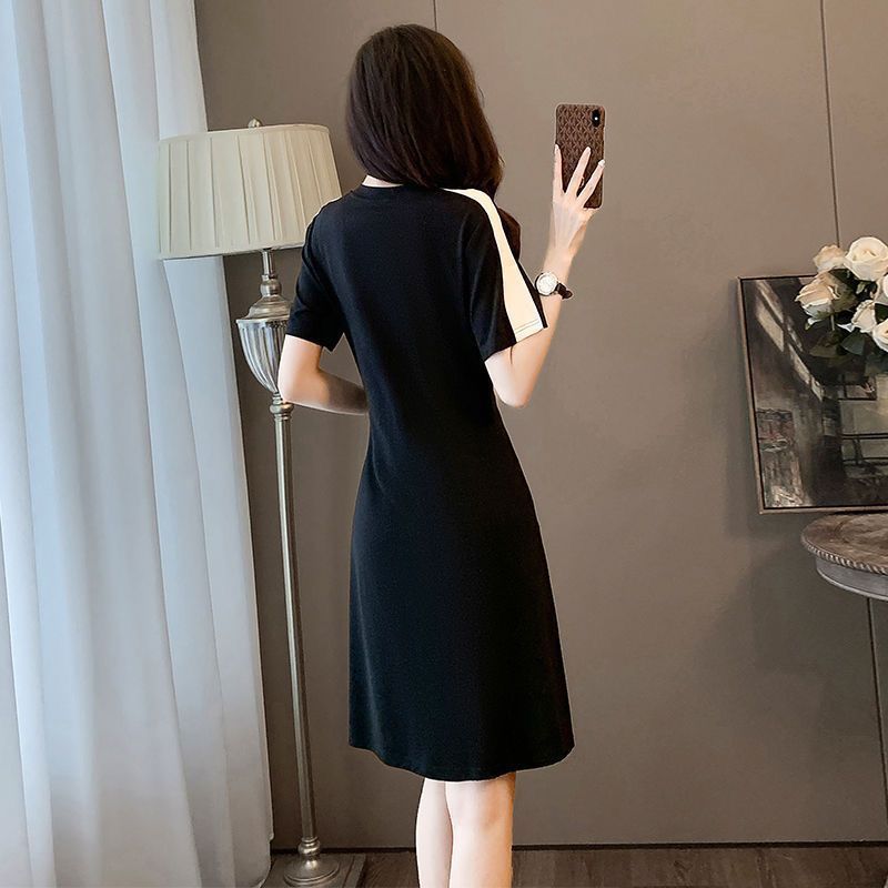 Age-reducing Dress With A High-end Vibe For Petite Frames